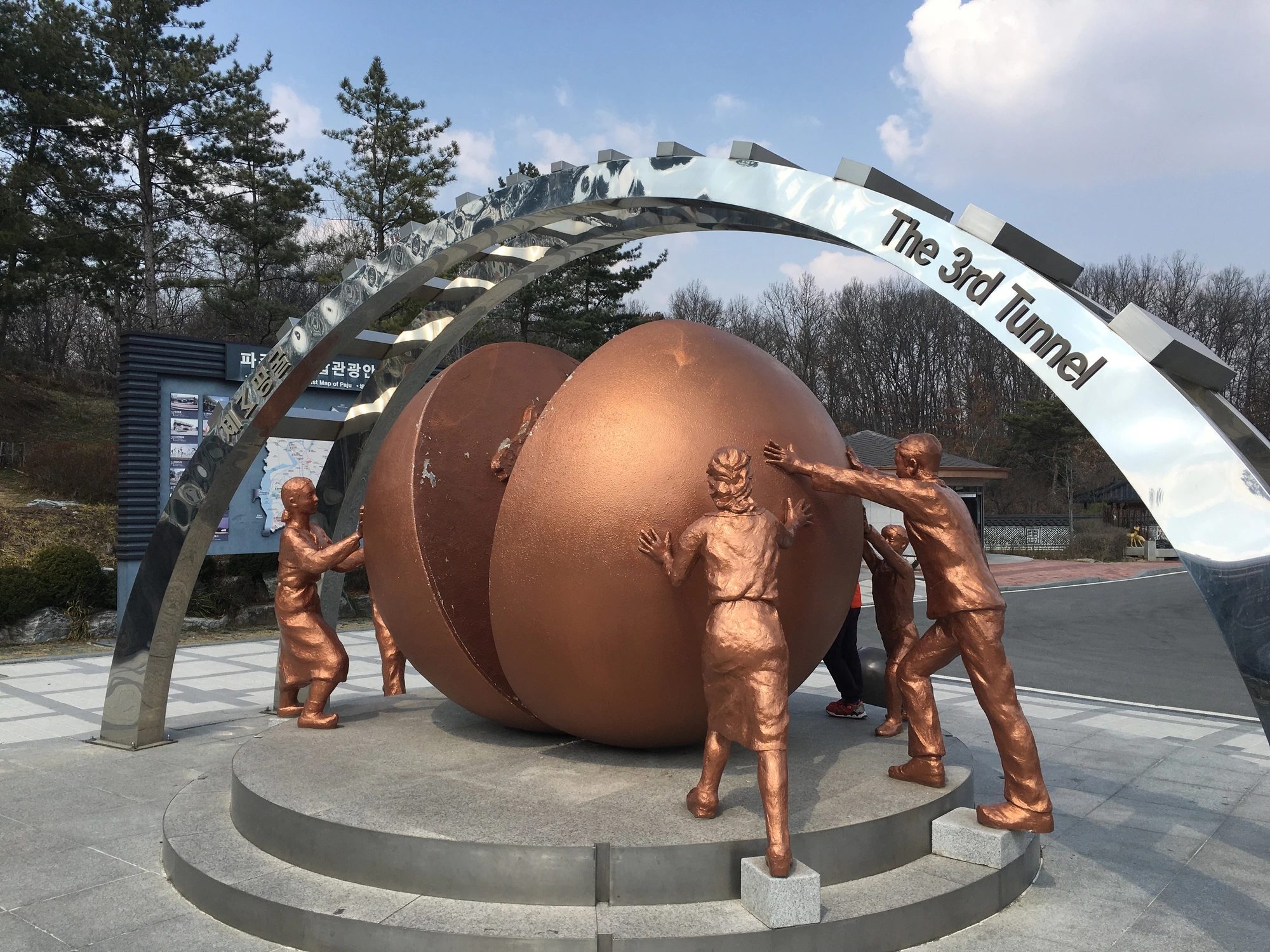 DMZ Private Tour with a North Korean Defector Lunch